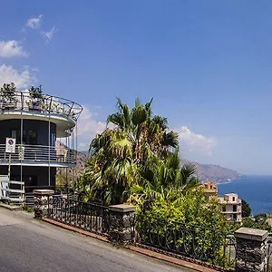 4* מלון Palace